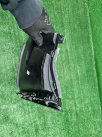 Воздуховод переднего бампера Hongqi E-HS9 (20-нв)