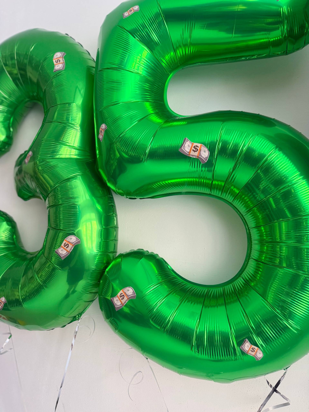 Воздушные гелиевые шарики с доставкой по Хабаровску цифры зеленые на юбилей доллар №4589