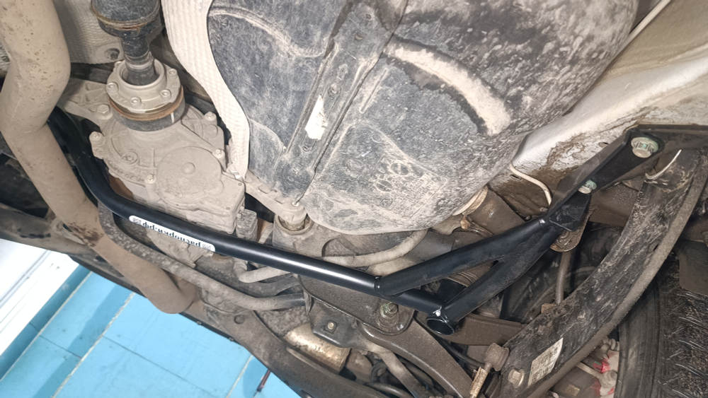 Распорка задняя нижняя спереди Tenet T7 (полный привод) (ПОД ЗАКАЗ)