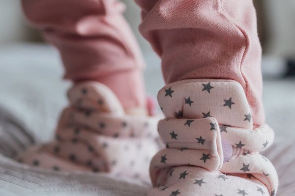 Развитие ребёнка по месяцам: от рождения до 2 лет
