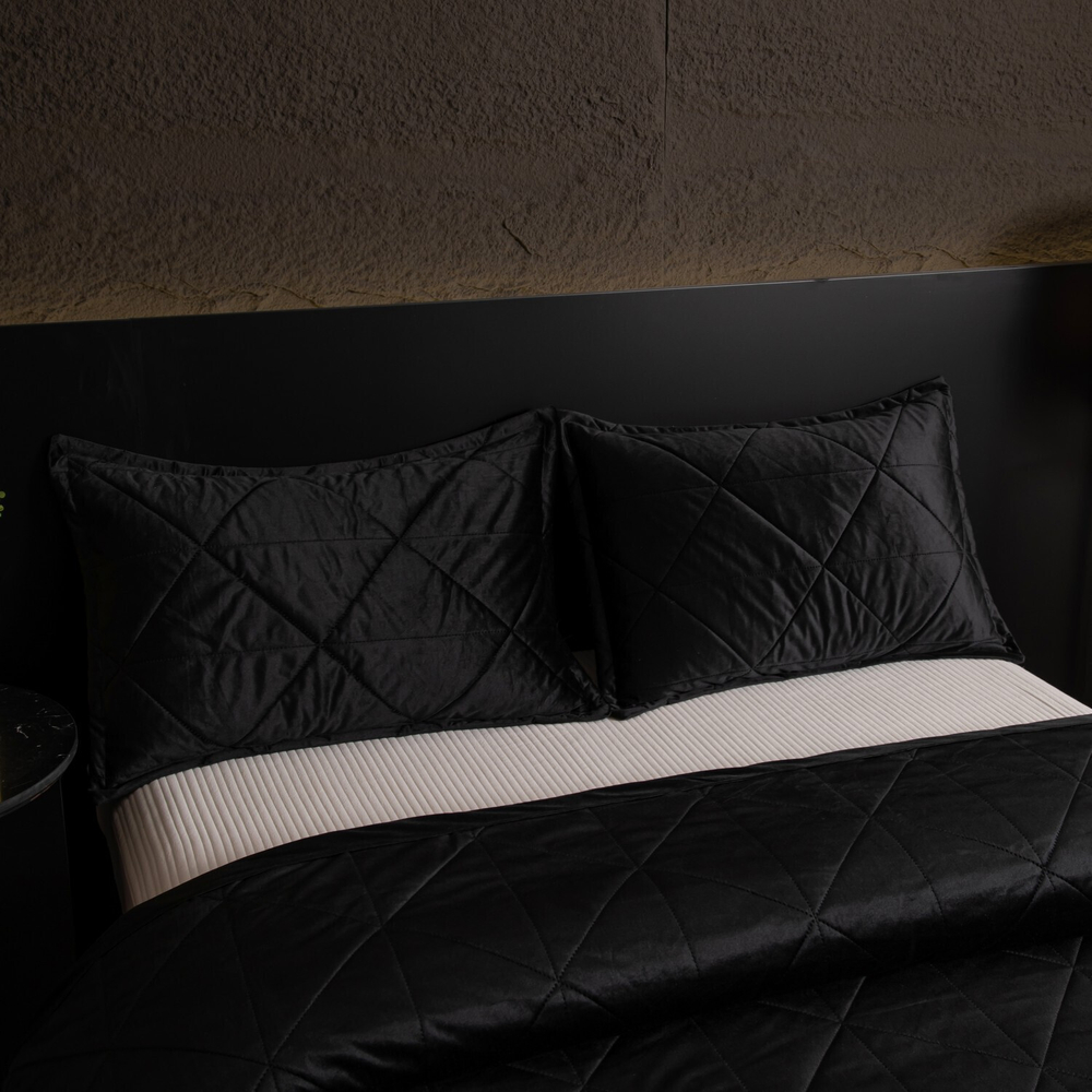 Велюровое покрывало в клетку OVL047