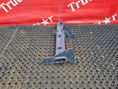 Кронштейн крыла правый 2020г.