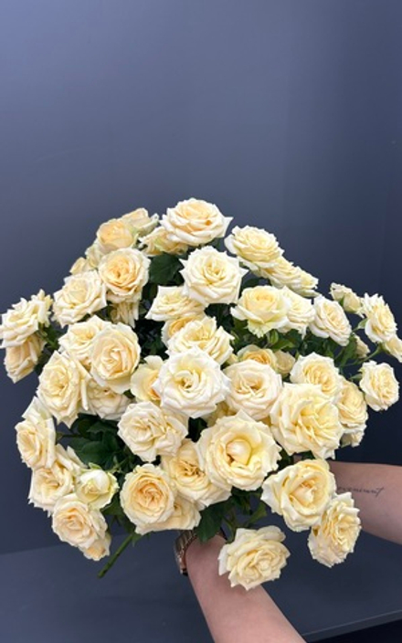 Букет из кустовых роз