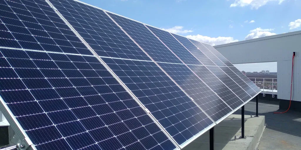 Сетевая солнечная электростанция для многоквартирных домов