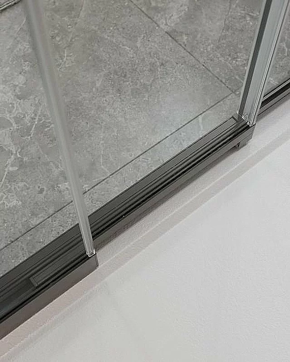 Душевой уголок Cezares Molveno 90x90 AF-31-90-C-GM-IV стекло прозрачное/профиль матовая оружейная сталь