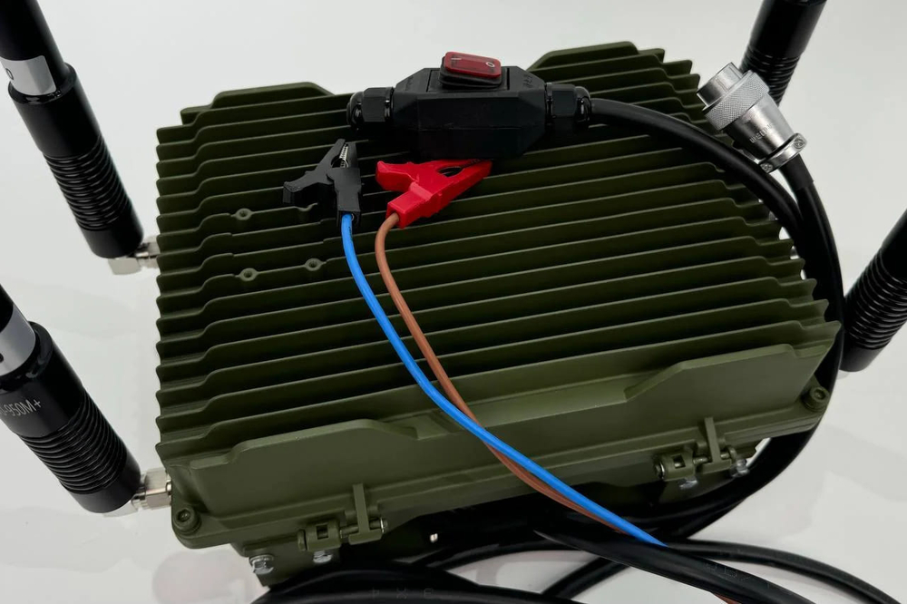 Автомобильный подавитель FPV дронов ГЕРАНЬ-4 4 канала