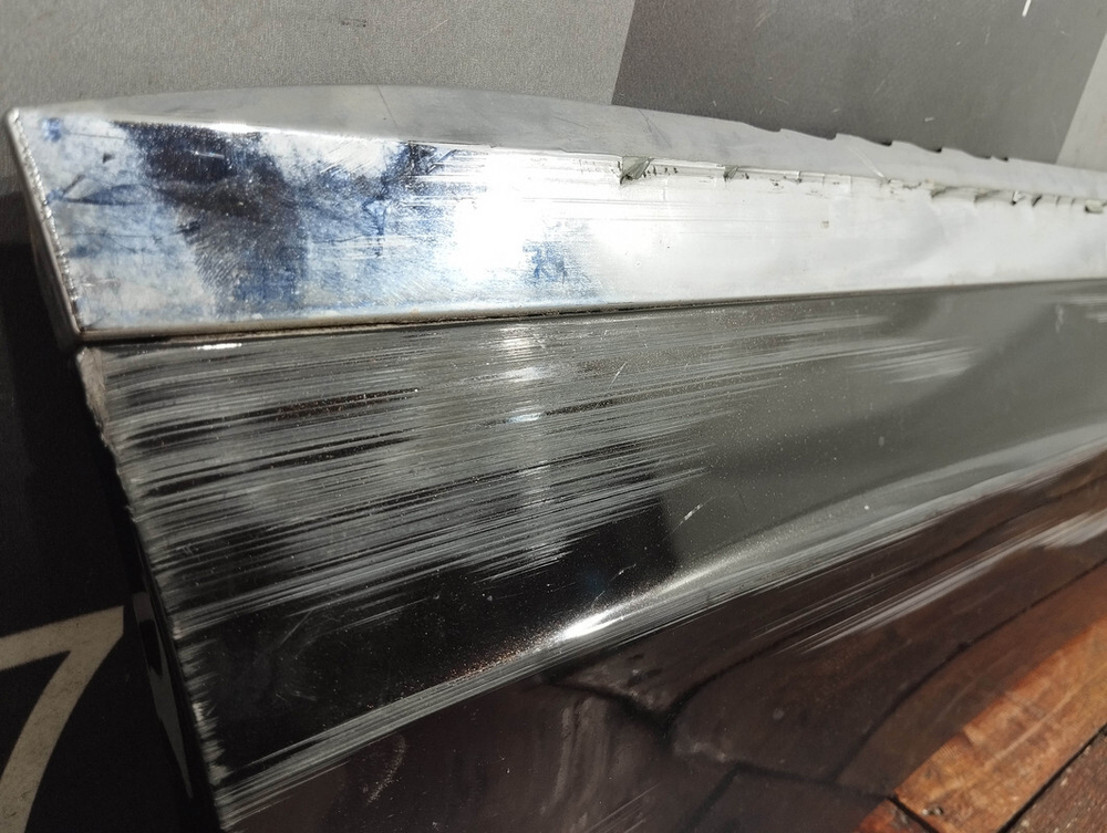 Накладка двери задней правой VW Touareg 3 18-нв Б/У Оригинал 760854950F