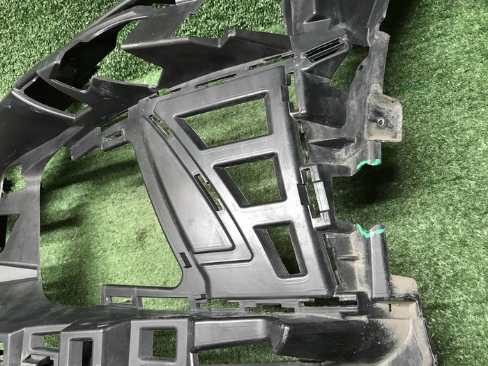 Кронштейн бампера левый Mercedes C w205 18-23 AMG