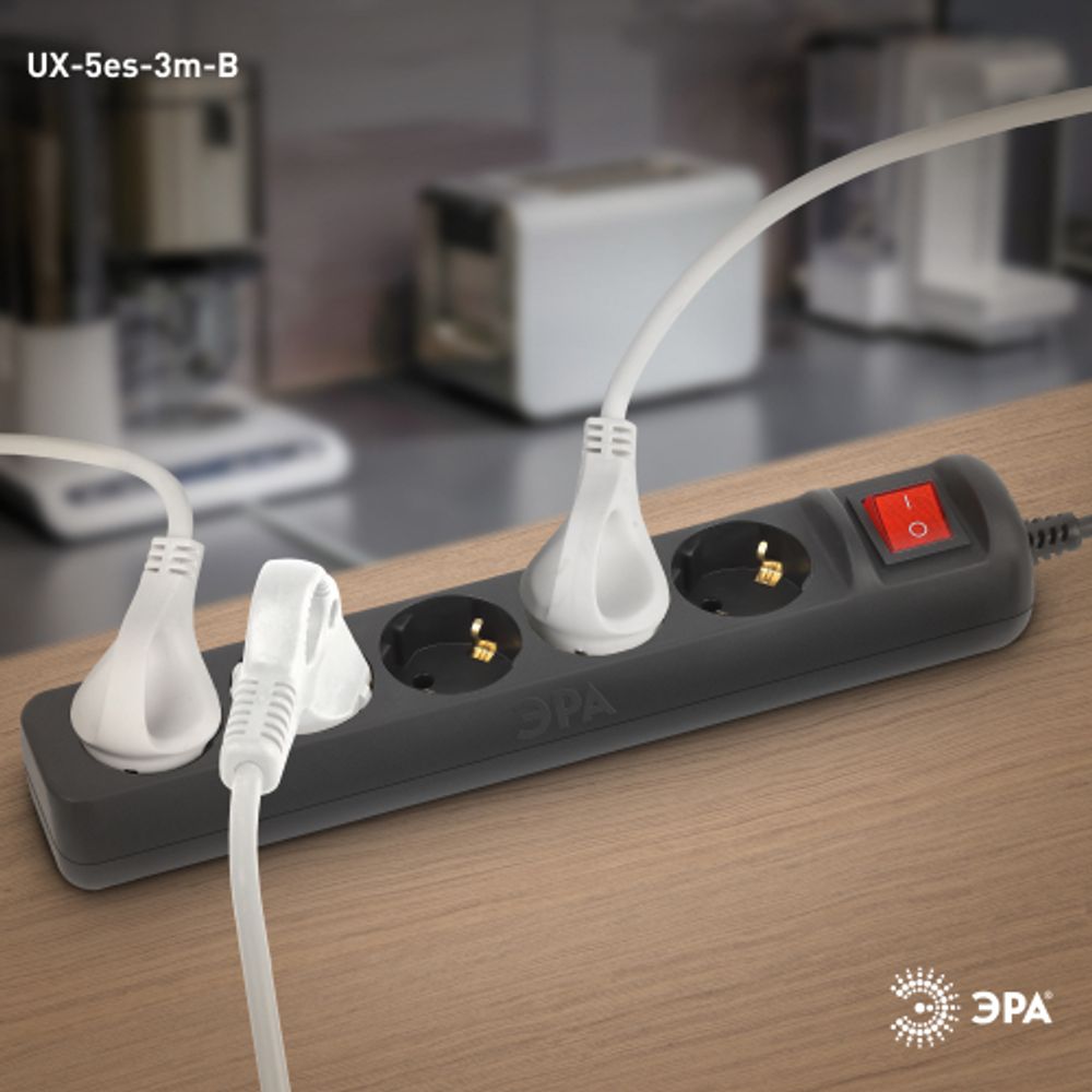 Удлинитель электрический ЭРА UX-5es-3m-B с заземлением с выключателем 5 розеток 3 м ПВС 3x0,75мм2 10А черный
