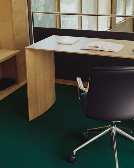 Письменный стол из дубового шпона Litto, 140 x 60 см