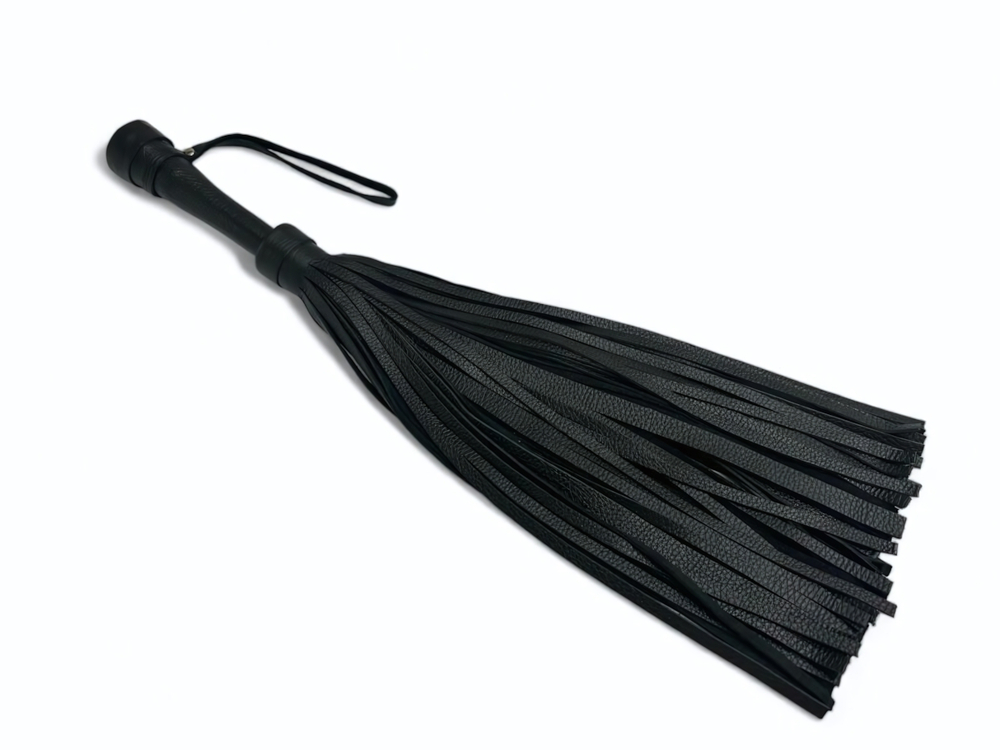 Черная профессиональная плеть Luxury Arsenal - 55 см. (Цвет: черный)