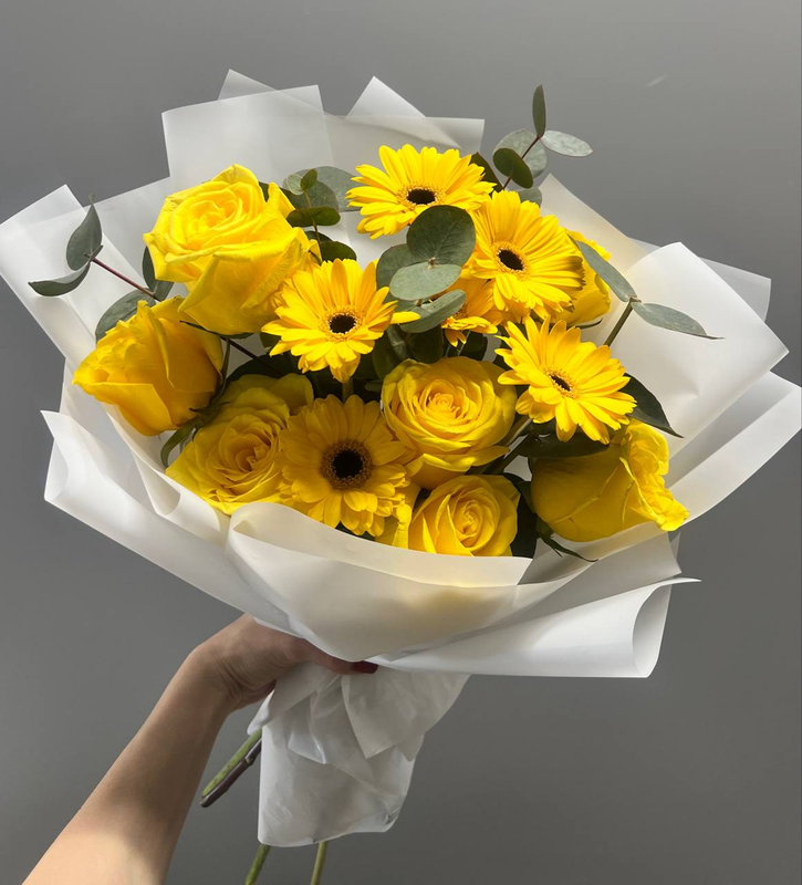 Букет с добавлением солнечной герберы "Лучик"