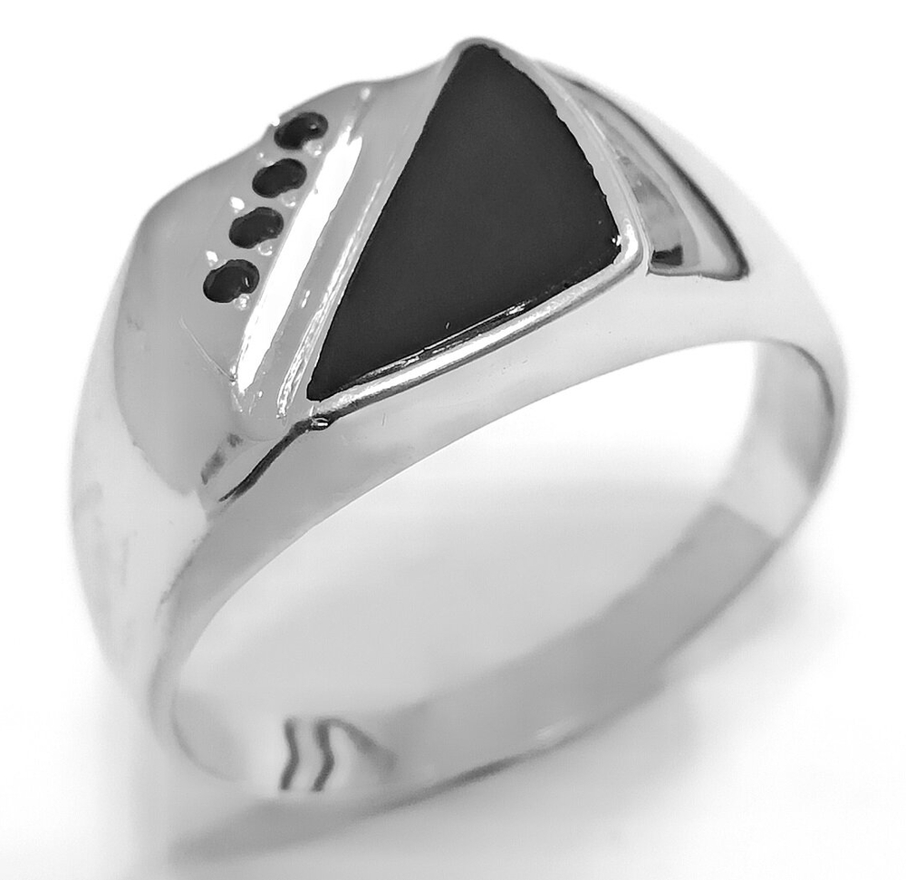 Ювелирное мужское кольцо из серебра 925 пробы,вставка оникс,фианиты,размер 21.5