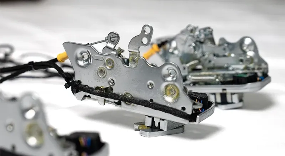 Доводчики дверей для мягкого закрытия Mercedes Benz G class W465 G450 G500 G550 G63 2025+ Гелик Гелентваген soft close бесшумные двери