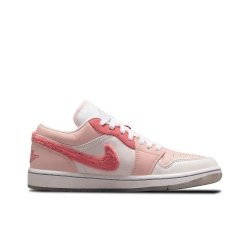 Женские кроссовки Air Jordan 1 Low SE 'Mighty Swooshers' DM5443-666