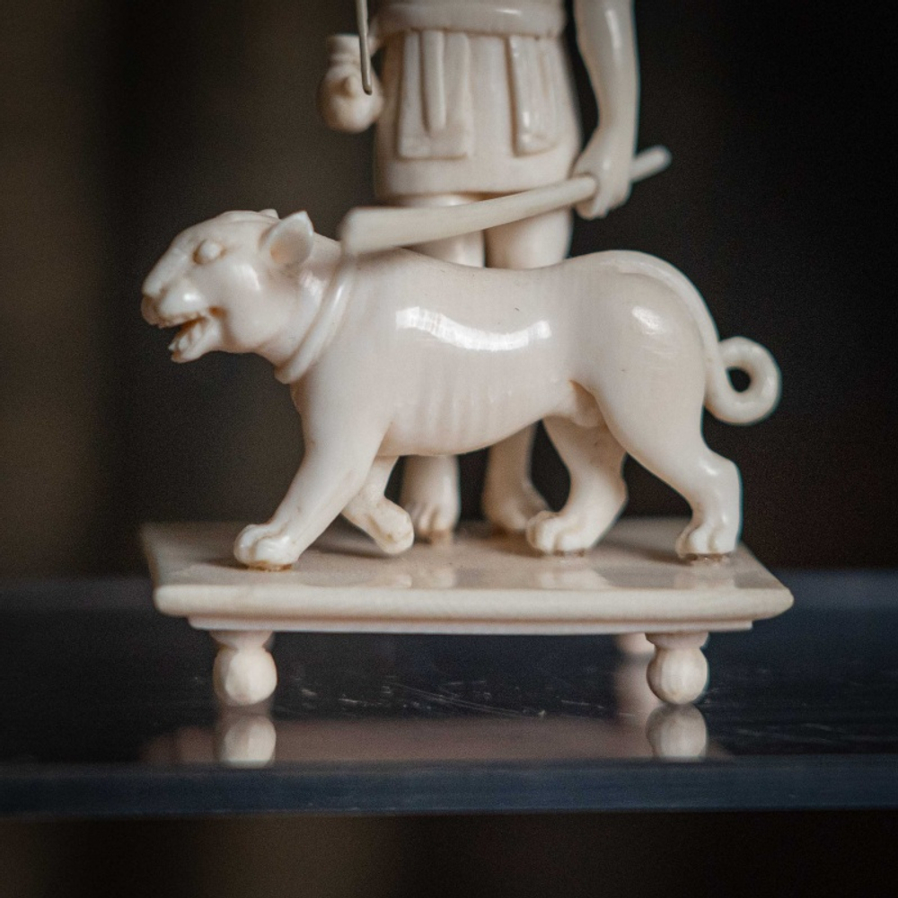 Французская резьба по кости «Охотник или укротитель тигра»