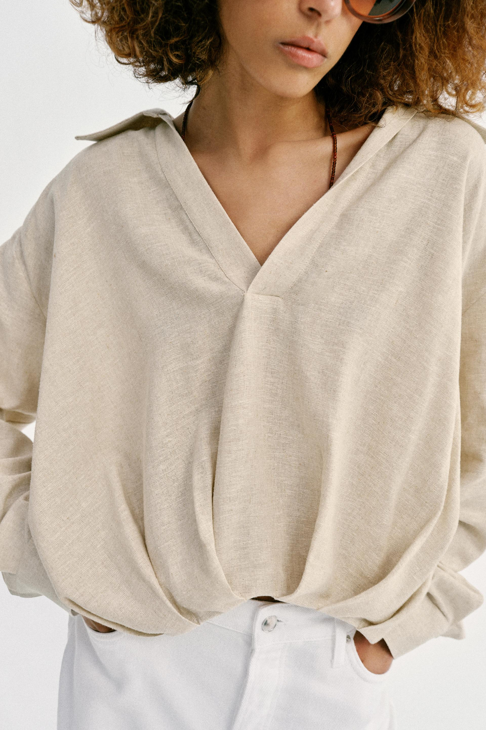 ZARA РУБАШКА ИЗ ЛЬНА С ОБЪЕМНЫМ НИЗОМ, СВЕТЛО-БЕЖЕВЫЙ
