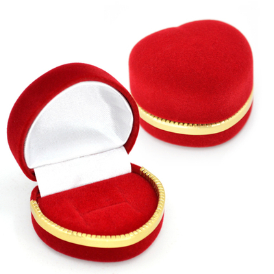 Футляр с золотистым кантом, сердечко малое, серия "Романтика"