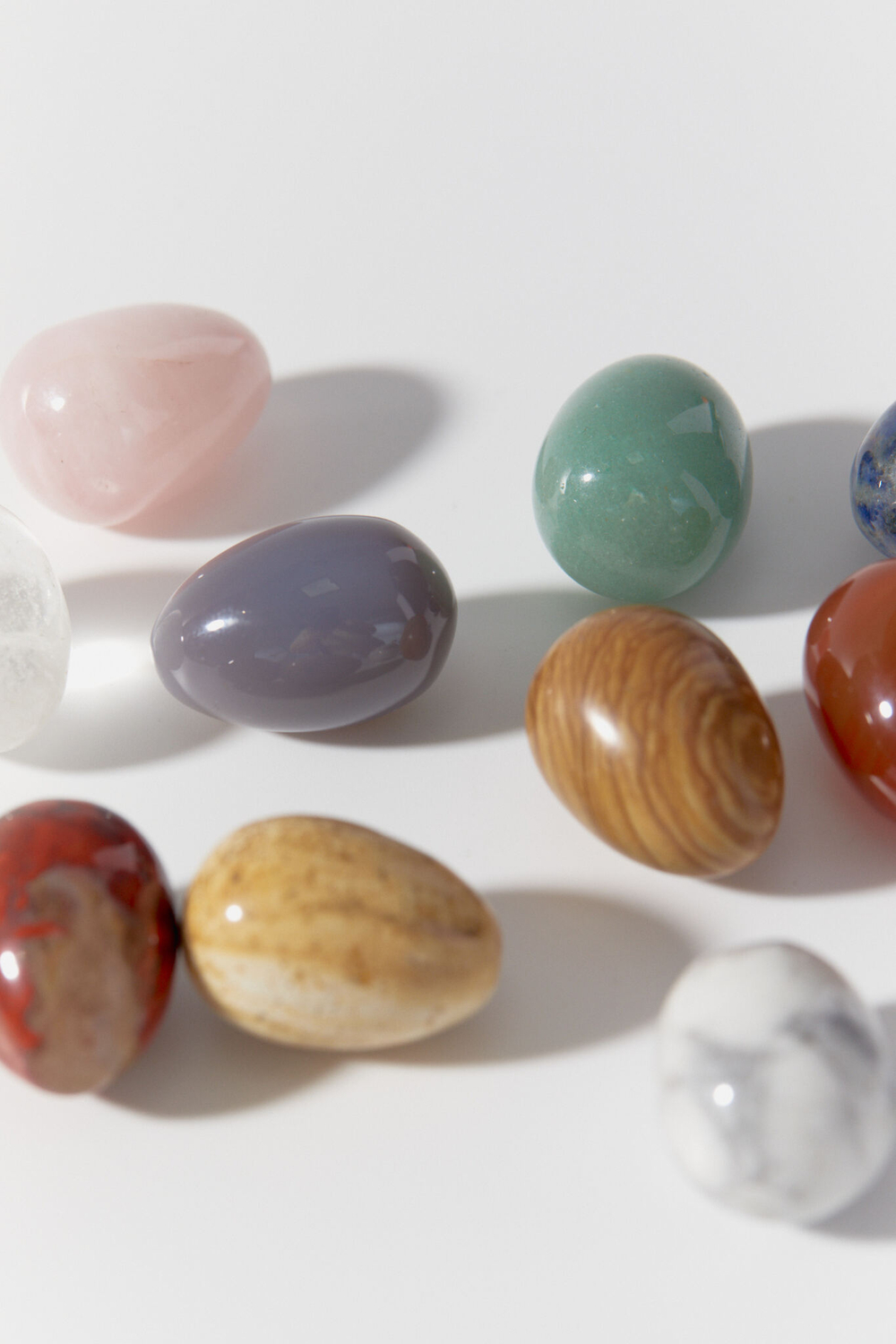 Яйцо из натурального камня маленькое