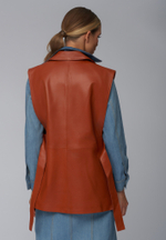 Женский кожаный жилет коричневый с пуговицей