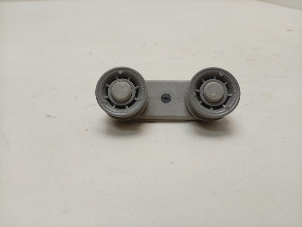 DIS5831 ктп4 Ролик боковых стенок посудомоечной машины Beko Kuppersberg Hansa 1752600400 б/у
