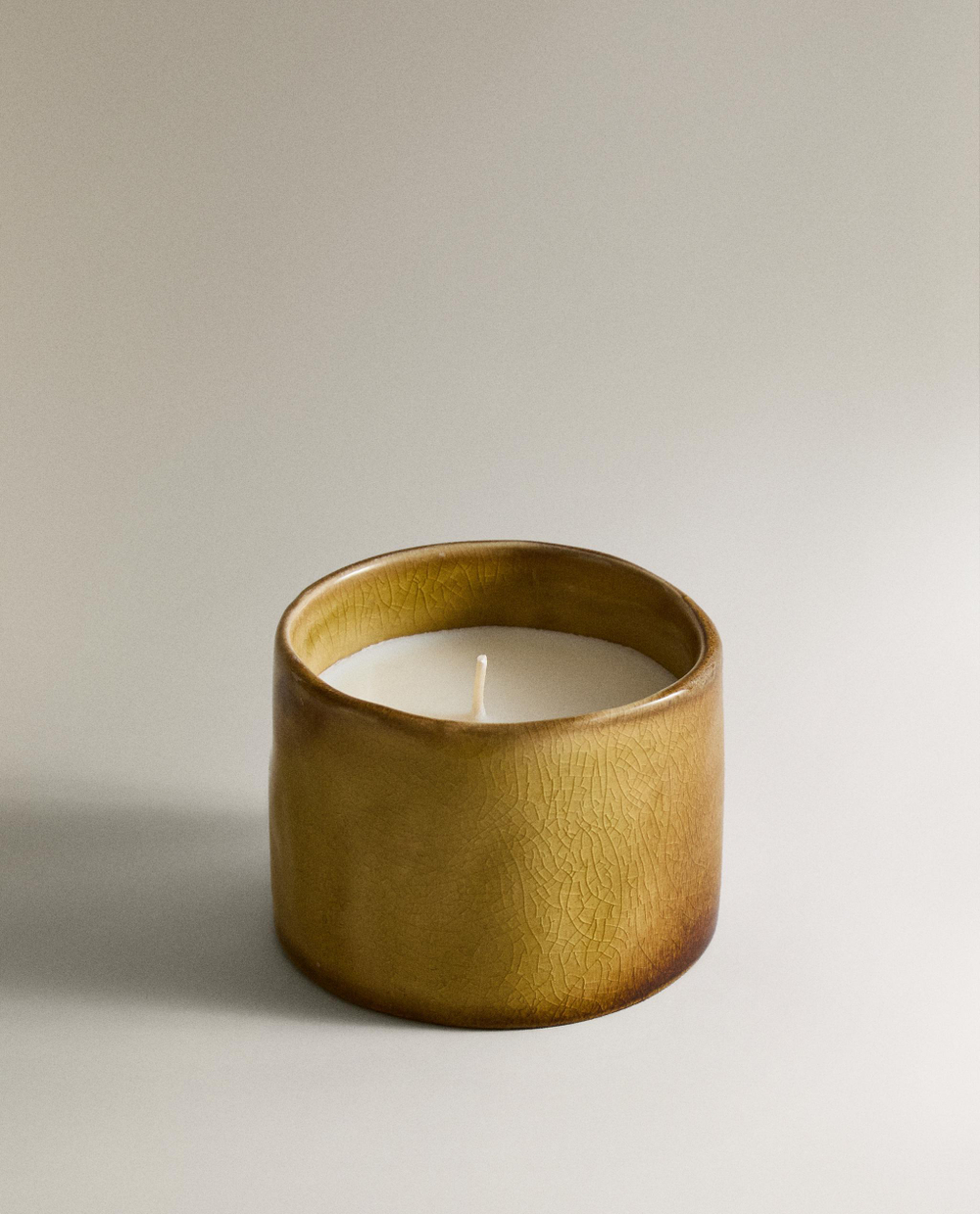 Zara Home Свеча ароматическая Floral Beyond 150 г, растительный воск, аромат цветочный, Розовый