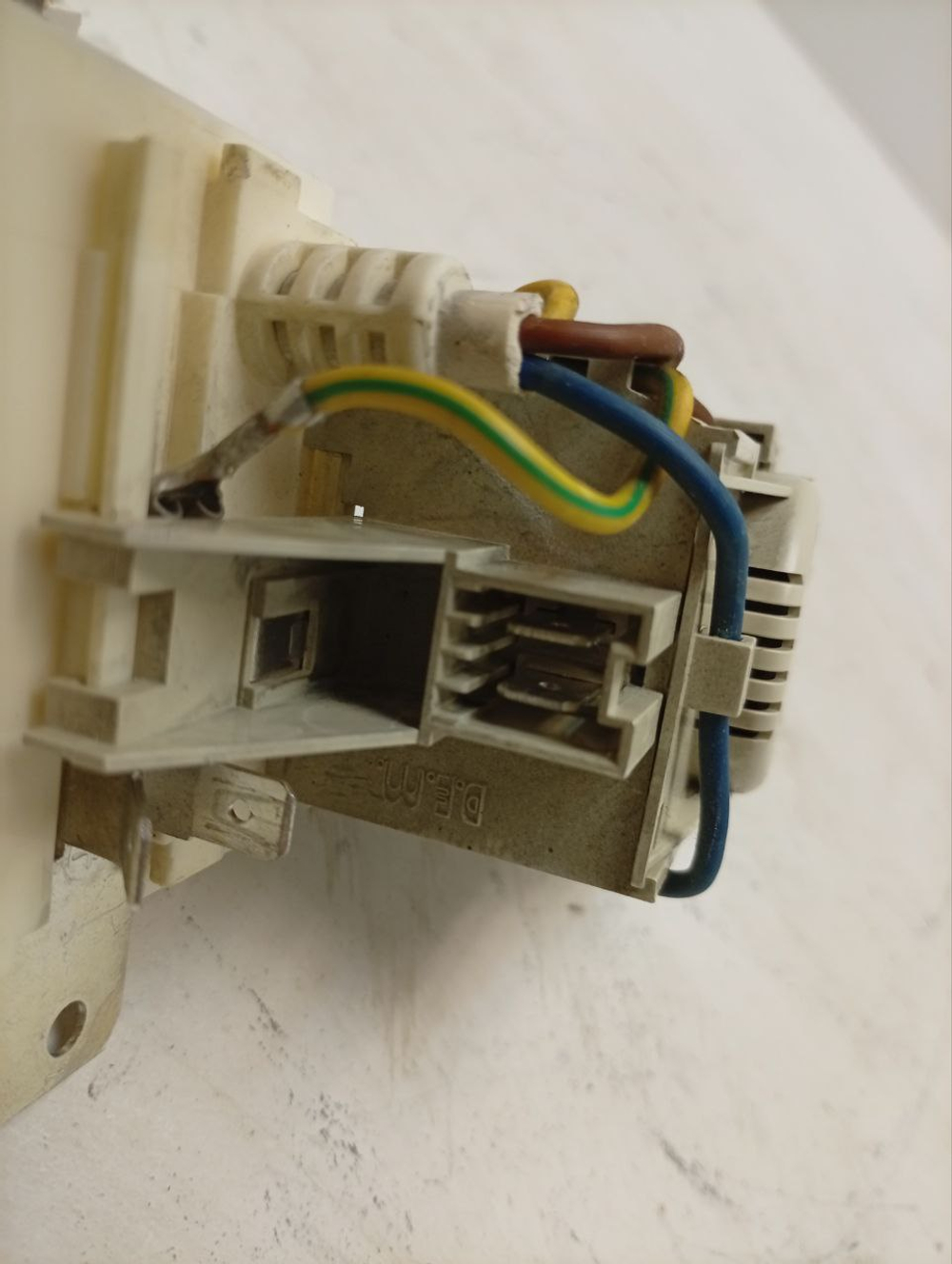 VMUF501B кт19 Сетевой фильтр стиральной машины Indesit Ariston 16003155400 б/у