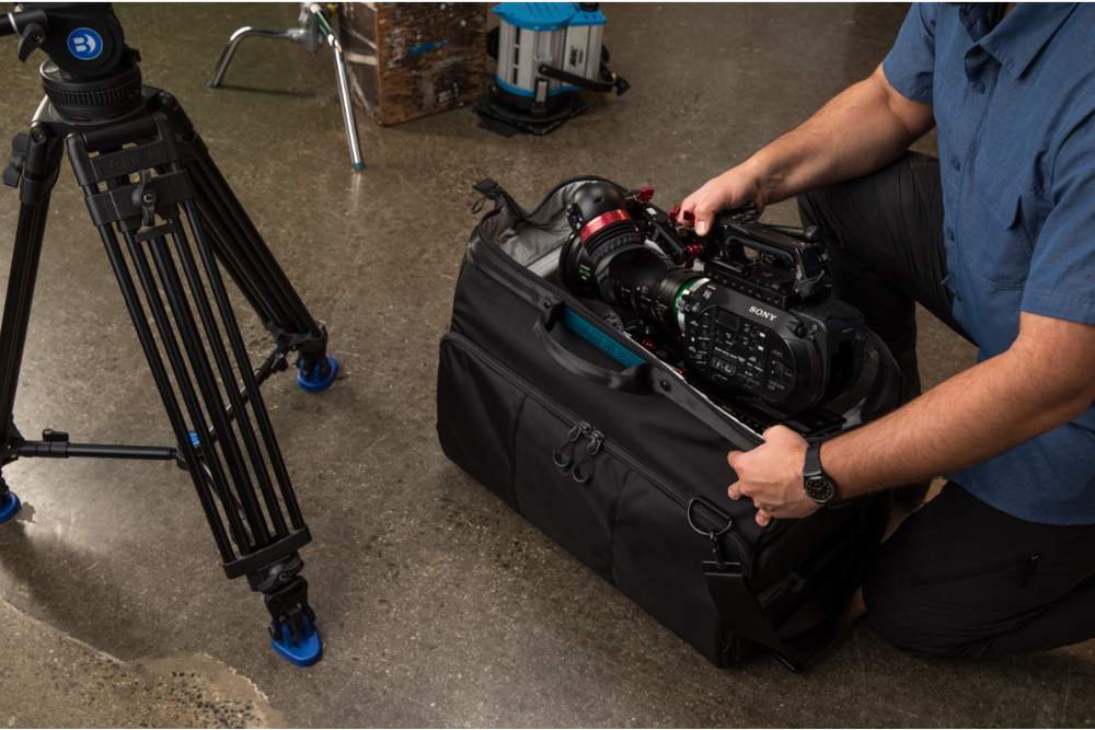 Сумка Tenba Cineluxe Shoulder Bag 24 для видео и фототехники