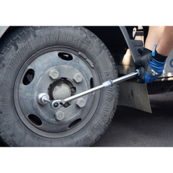 KING TONY (4773-22GS) Трещотка 1/2", 550 мм, 90 зубцов, флажковая с кнопкой, телескопическая