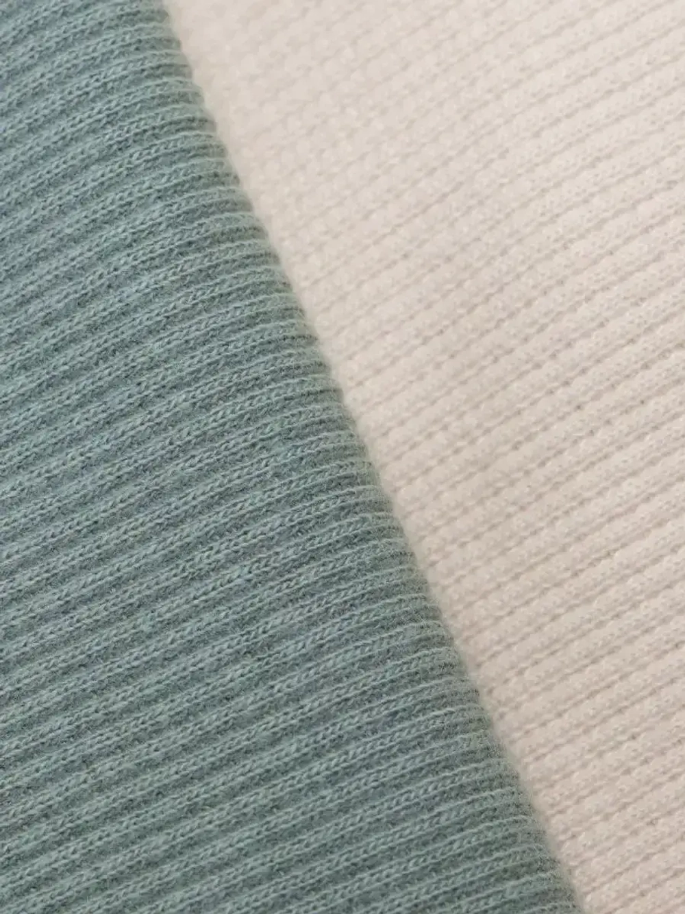 Шапка для девочек осенняя, с ушками бежевая