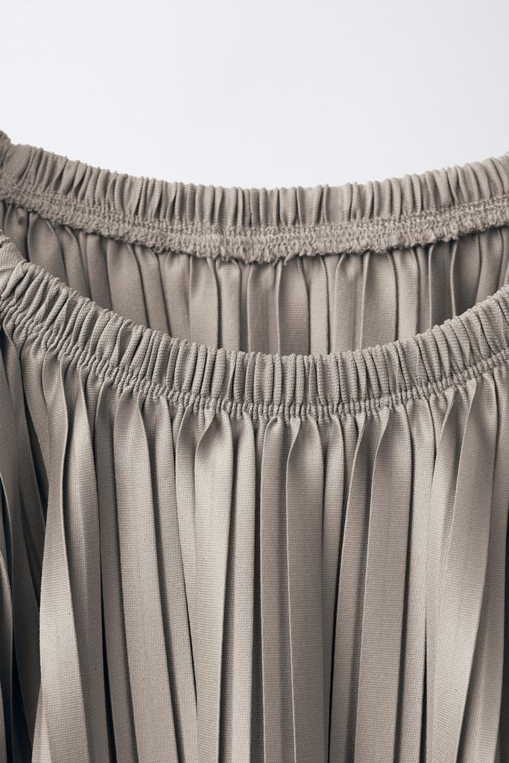 ZARA ПЛИССИРОВАННАЯ ФУТБОЛКА, БЕЖЕВЫЙ