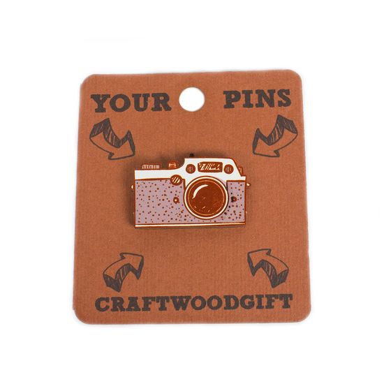 Деревянный значок. Camera