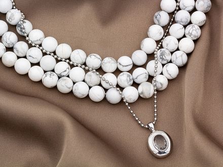 Нить бусин из говлита 8,5мм, гладкие