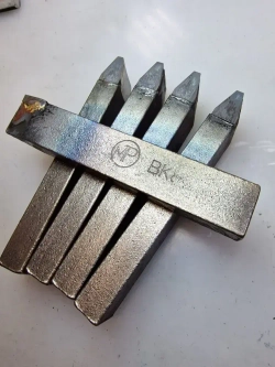 Резец токарный для проточки канавок в шкивах под клиновые ремни 25*16*140 профиль А ВК8