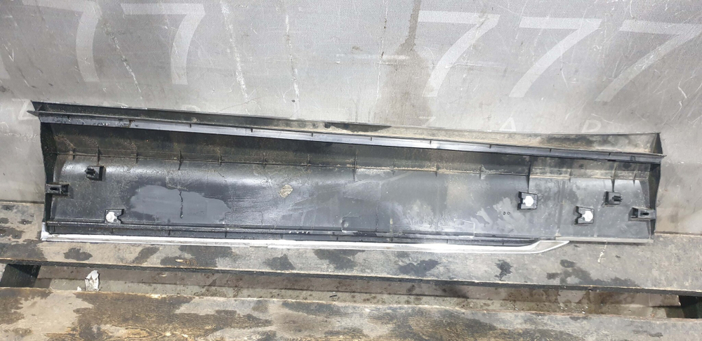 Накладка двери передней правой VW Tiguan 2 16-нв Б/У Оригинал 5NA854940P