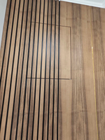 Фрезерованная МДФ панель в шпоне Ореха с латунными вставками