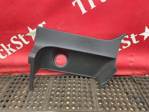 Накладка корпуса подножек левая