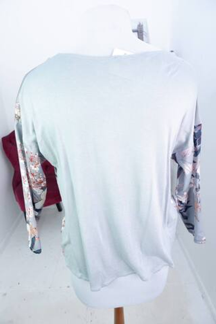 Блузка Mango c V образным вырезом, маркировка XS, визуально на 42 размер