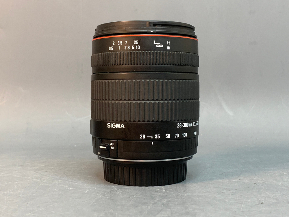 Sigma 28-300mm f/3.5-6.3 Zoom Macro Canon EF-S