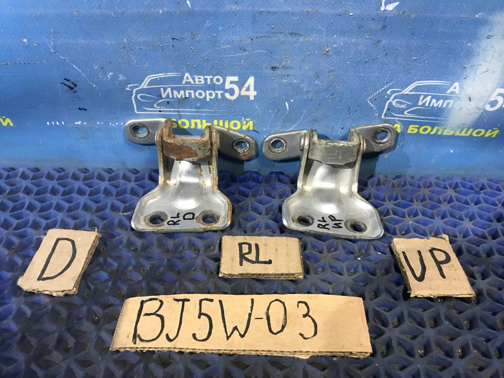 Петля двери задней левой MAZDA FAMILIA 2001