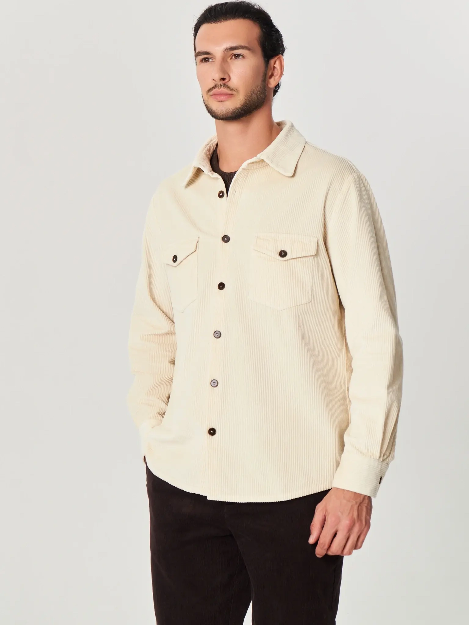 Рубашка из вельвета молочного цвета