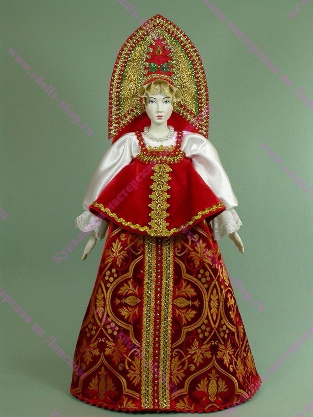 Интерьерная кукла Крестьянка в праздничном наряде