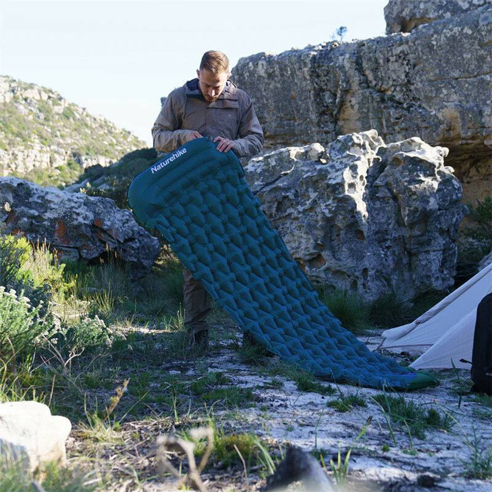 Туристический надувной матрас с насосом Naturehike CNK2300DZ0001 FC-12 зелёный