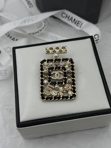Брошь CHANEL