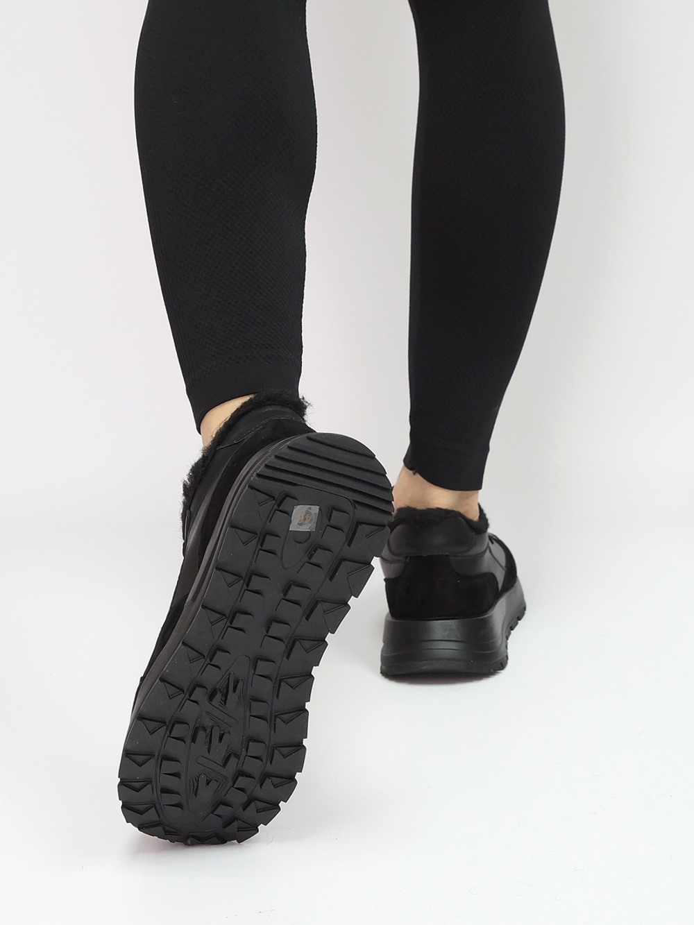 Кроссовки женские зимние