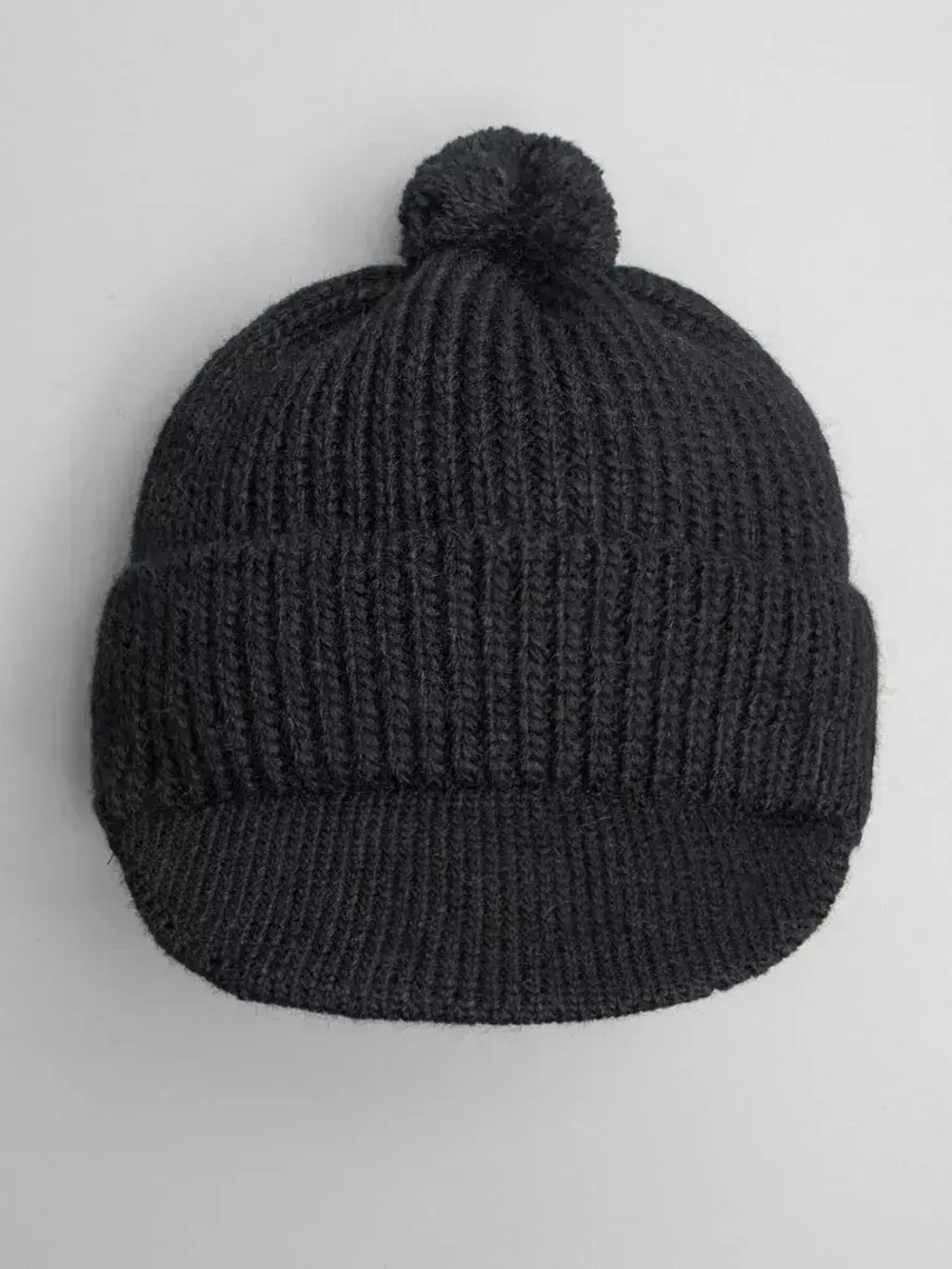 Шапка для мальчика с козырьком на осень