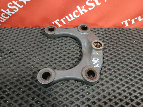 Кронштейн амортизатора