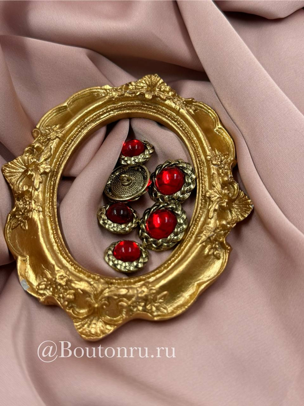 Пуговицы состаренное золото с красным камнем