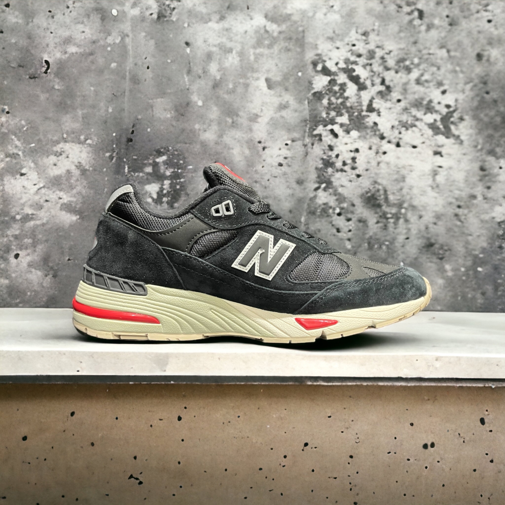 New Balance 991 • Black Red