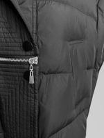 Жилетка объемная сзади удлиненная с карманами